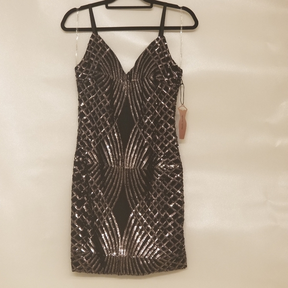 Dress - Picture 1 of 8